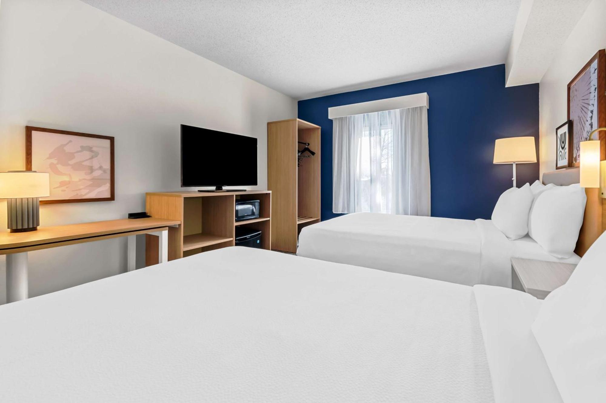 Spark By Hilton Hershey Near The Park Exterior photo
